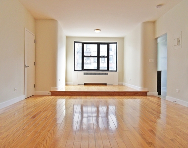 East 61st Street - Photo Thumbnail 2