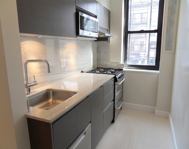 East 61st Street - Photo Thumbnail 0