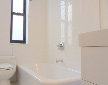 East 61st Street - Photo Thumbnail 4