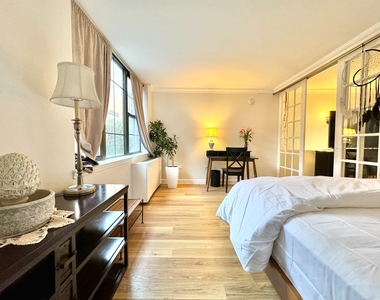 222 West 14th Street - Photo Thumbnail 2