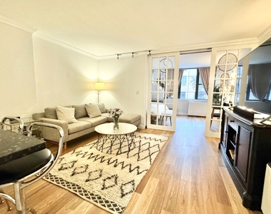 222 West 14th Street - Photo Thumbnail 11
