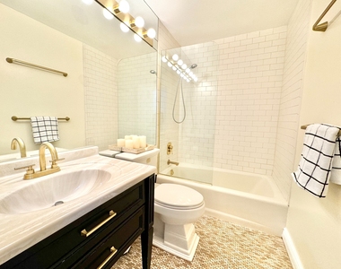 222 West 14th Street - Photo Thumbnail 8