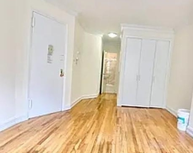 East 81st Street - Photo Thumbnail 0