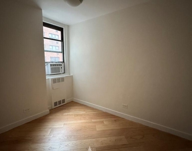 East 79th Street - Photo Thumbnail 5