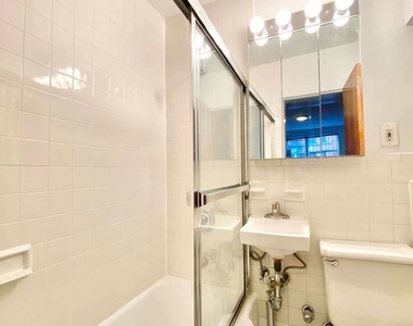 East 81 Street - Photo Thumbnail 0