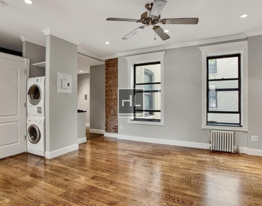 East 100th Street - Photo Thumbnail 1