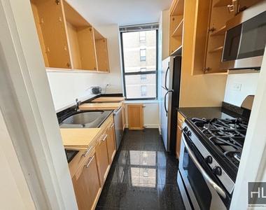 West 87th Street - Photo Thumbnail 3