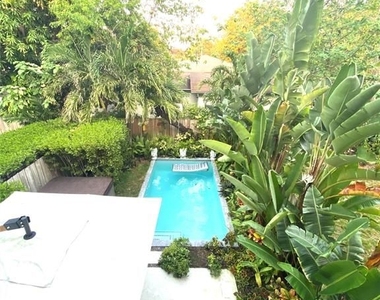 3037 S Elizabeth St - Photo Thumbnail 21
