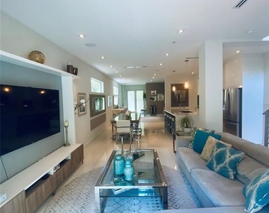 3037 S Elizabeth St - Photo Thumbnail 27