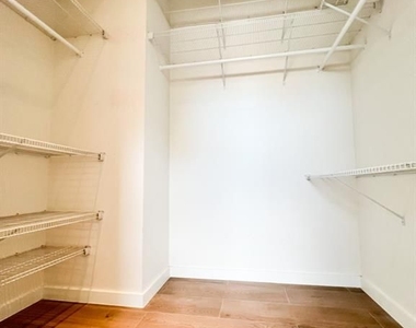 3037 S Elizabeth St - Photo Thumbnail 5