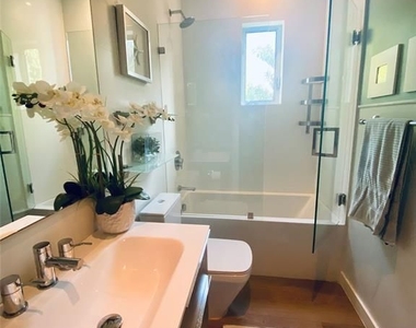 3037 S Elizabeth St - Photo Thumbnail 20