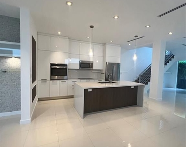 3037 S Elizabeth St - Photo Thumbnail 10