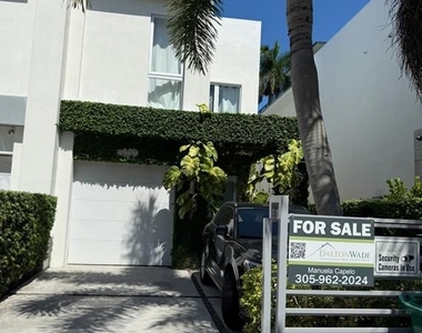 3037 S Elizabeth St - Photo Thumbnail 1