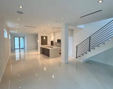 3037 S Elizabeth St - Photo Thumbnail 11