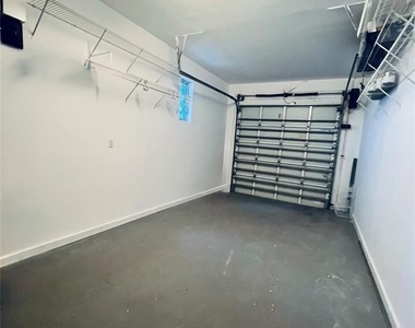3037 S Elizabeth St - Photo Thumbnail 8