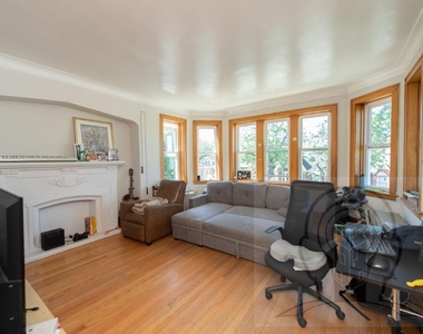 5057 West Newport Avenue - Photo Thumbnail 12