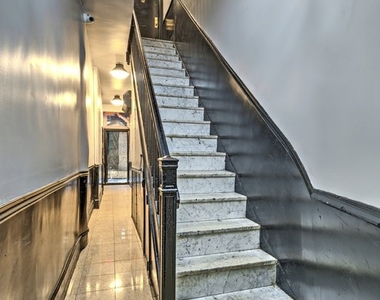 Christopher Street - Photo Thumbnail 6
