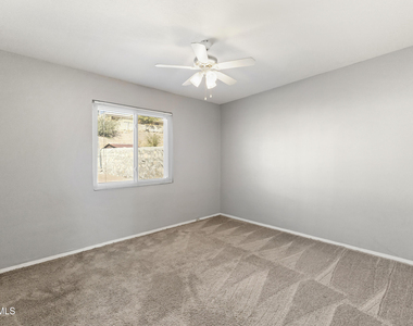 1015 N Clark Drive - Photo Thumbnail 4