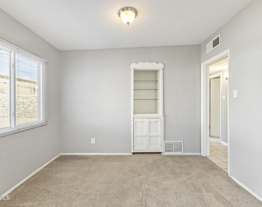 1015 N Clark Drive - Photo Thumbnail 3