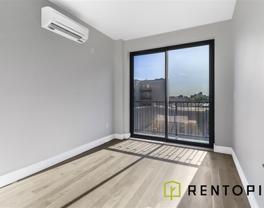 494 Manhattan Avenue - Photo Thumbnail 4