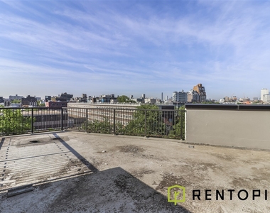 494 Manhattan Avenue - Photo Thumbnail 1