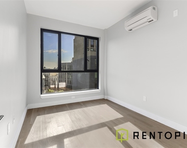 494 Manhattan Avenue - Photo Thumbnail 5