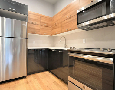 83 Humboldt Street - Photo Thumbnail 4