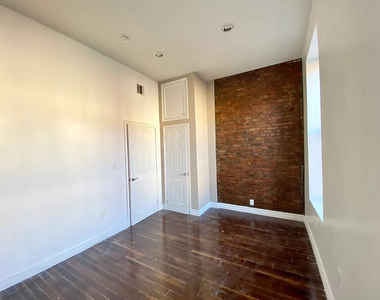 920 Fulton Street - Photo Thumbnail 3
