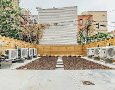 237 Montrose Avenue - Photo Thumbnail 10