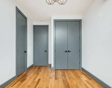 237 Montrose Avenue - Photo Thumbnail 8