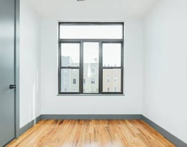 237 Montrose Avenue - Photo Thumbnail 7