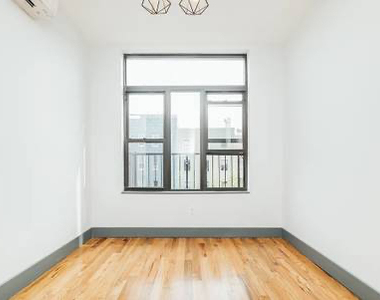 237 Montrose Avenue - Photo Thumbnail 5
