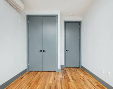 237 Montrose Avenue - Photo Thumbnail 6