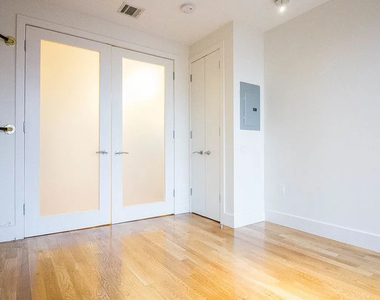 193 Bedford Avenue - Photo Thumbnail 3