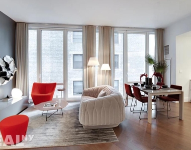 East 44th Street - Photo Thumbnail 2