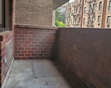 East 86th Street - Photo Thumbnail 2