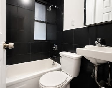 E 12th St / 3rd Ave - Photo Thumbnail 4