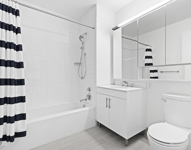 West 57th St - Photo Thumbnail 3