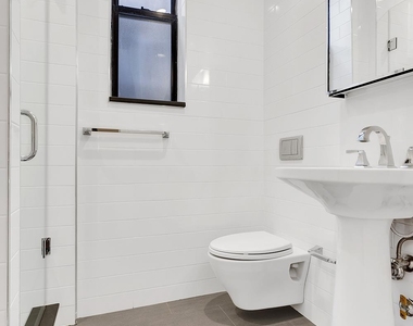 400 W 56th Street - Photo Thumbnail 2