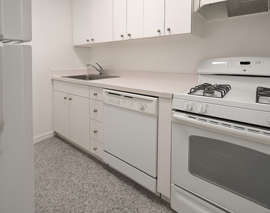 East 46th Street - Photo Thumbnail 4