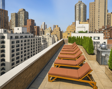 East 46th Street - Photo Thumbnail 9