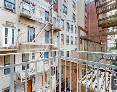 West 50th Street - Photo Thumbnail 1