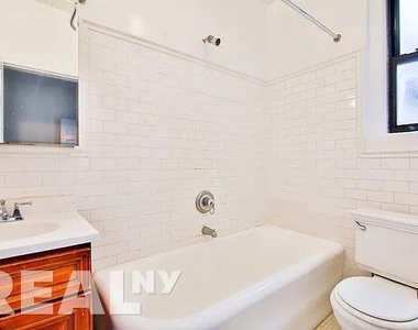 West 11th Street - Photo Thumbnail 3