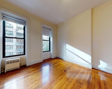East 89th Street - Photo Thumbnail 3