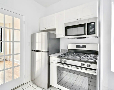 W10th & Greenwich Avenue - Photo Thumbnail 2