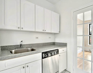 W10th & Greenwich Avenue - Photo Thumbnail 4