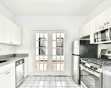 W10th & Greenwich Avenue - Photo Thumbnail 0
