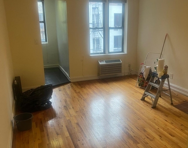 East 81st Street - Photo Thumbnail 3