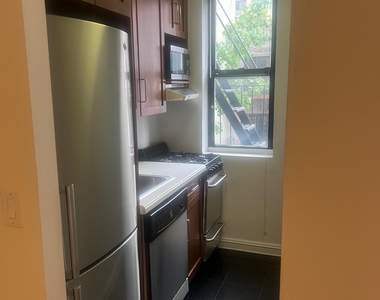 East 81st Street - Photo Thumbnail 0