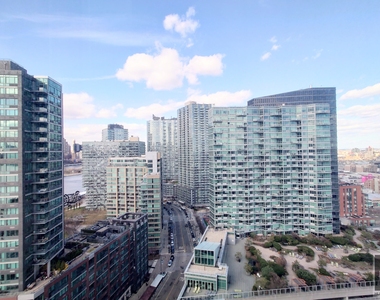 48th Avenue - Photo Thumbnail 6